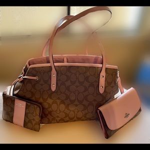 COACH HANDBAG WITH CCARD WALLET AND COIN-PURSE WRISTLET